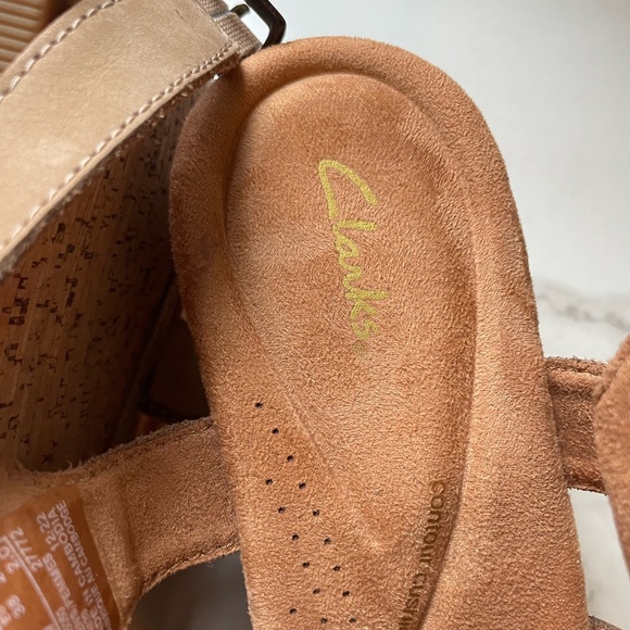 Clark’s Shoes Tan Suede Sandals dress shoe size 7.5 WIDE WIDTH like new - Picture 3 of 6